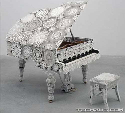 Piano Dentelle looks Dainty and Plays a Fine Tune